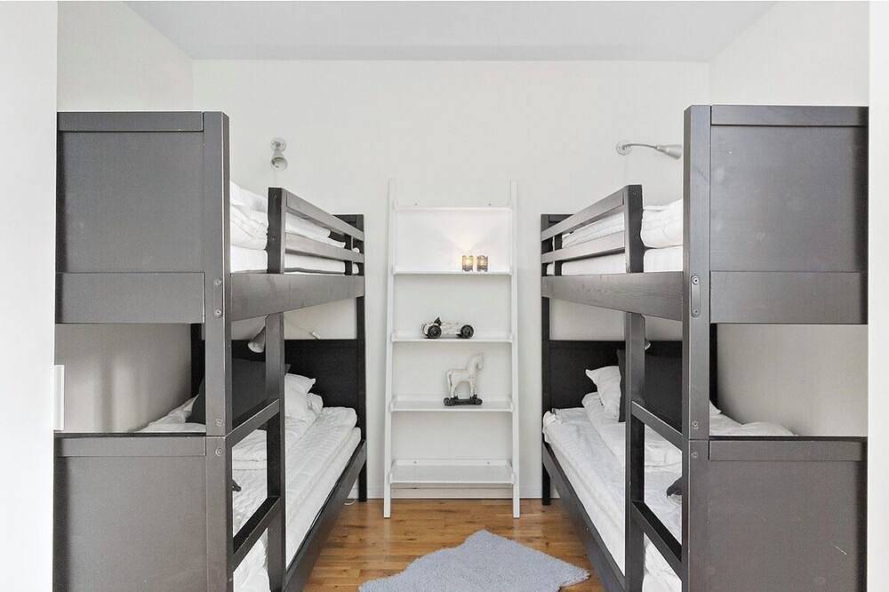 Modern, child-friendly mountain cabin - peaceful location & incredible views. Pets allowed. in Branäs, Värmland