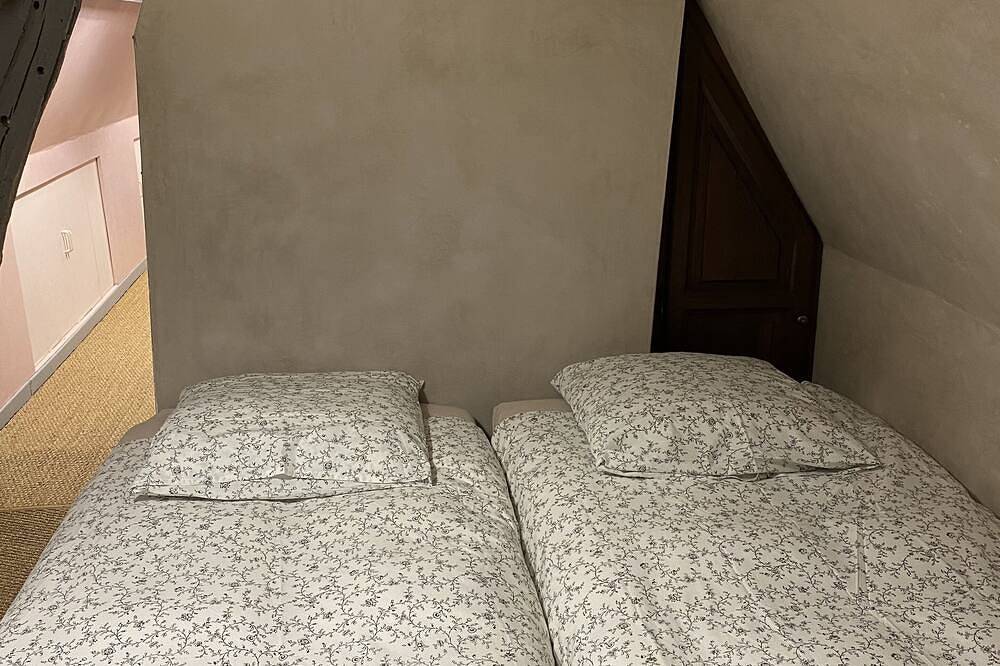 2 chaumieres pour vos We et Vacances in Saint-Georges-du-Vièvre, Région de Bernay