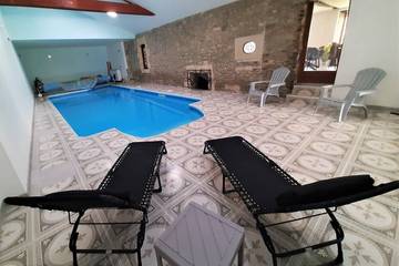 Gîte pour 15 personnes, avec terrasse et jardin dans Écordal