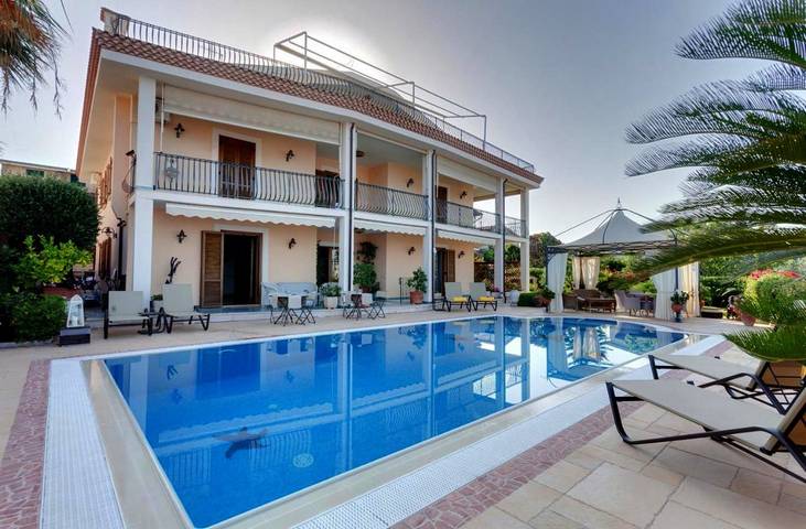 Location de vacances pour 2 personnes, avec jardin ainsi que piscine et vue à Scalea - 2