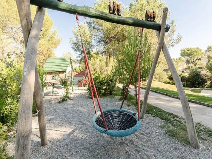 Gîte pour 6 personnes, avec terrasse ainsi que jardin et piscine, adapté aux familles à Mallemort - 2