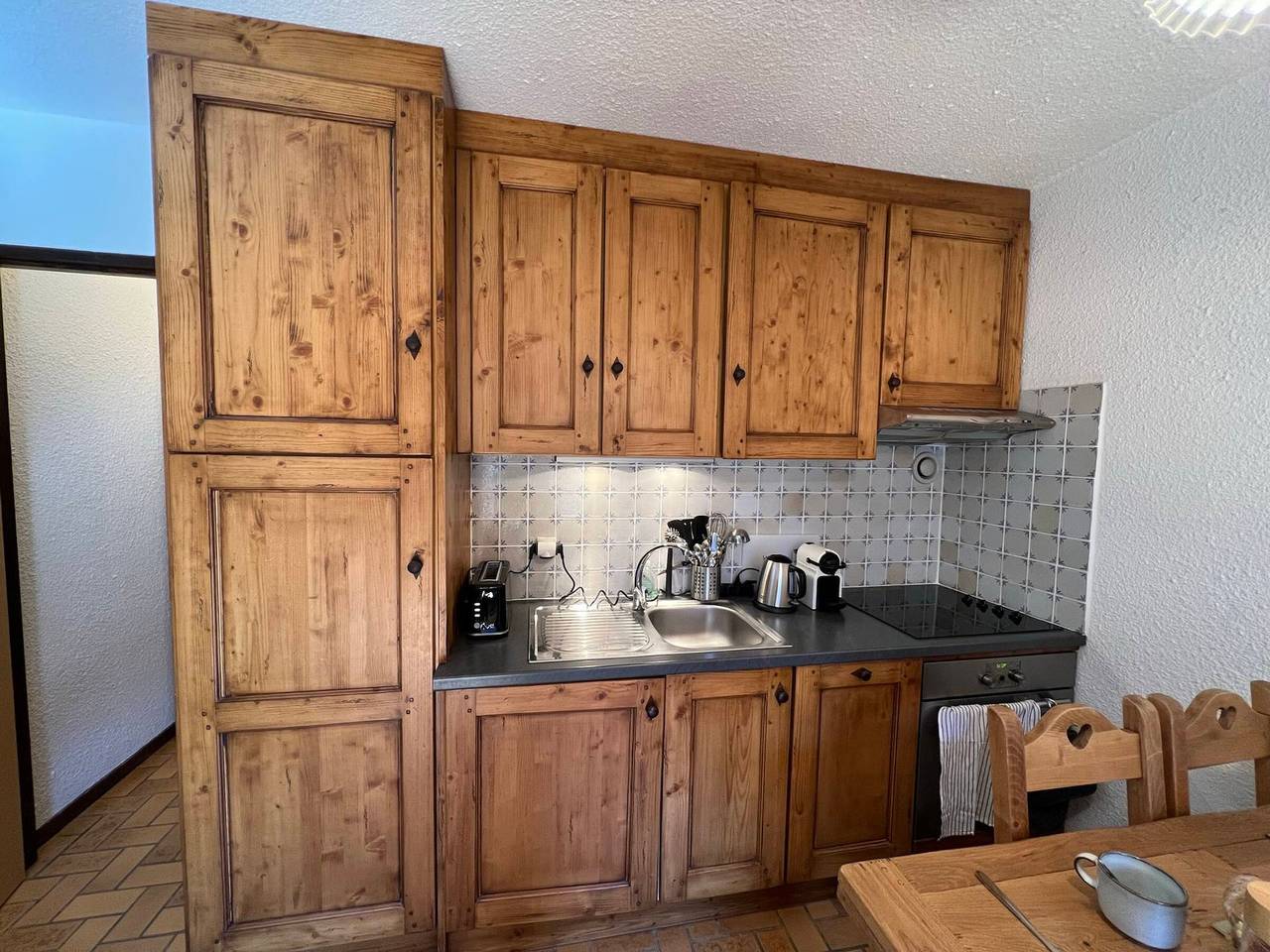 Entire apartment, Cozy Apartment in Village Center with Fireplace in Le Monêtier-les-Bains, Serre Chevalier