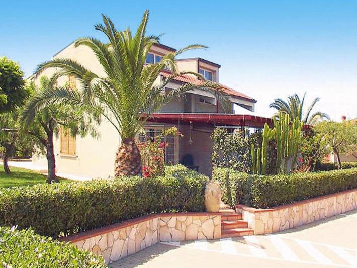 Casa vacanza per 5 persone, con Terrazza e Giardino nonché Piscina per bambini e Piscina a Mazzaforno