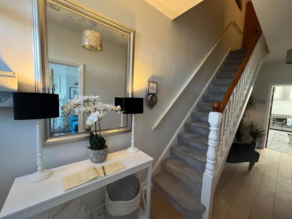 Twin Room with Private Bathroom in Glastonbury, Somerset