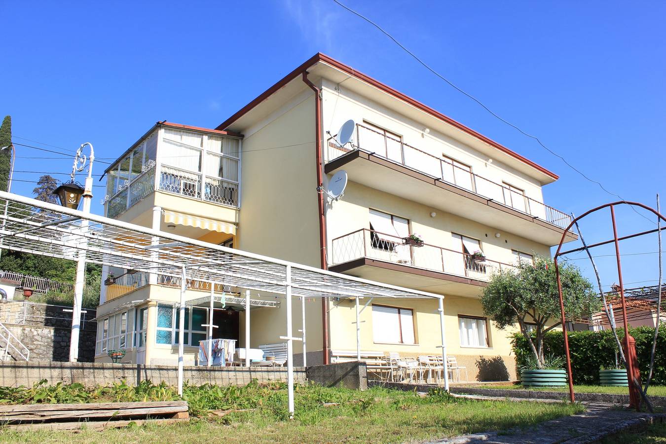 Ganze Wohnung, 2-Zimmer-Ferienwohnung mit Terrasse und Meerblick Lovran, Opatija A-7705-a in Hotel-Lovran-Beach, Lovran