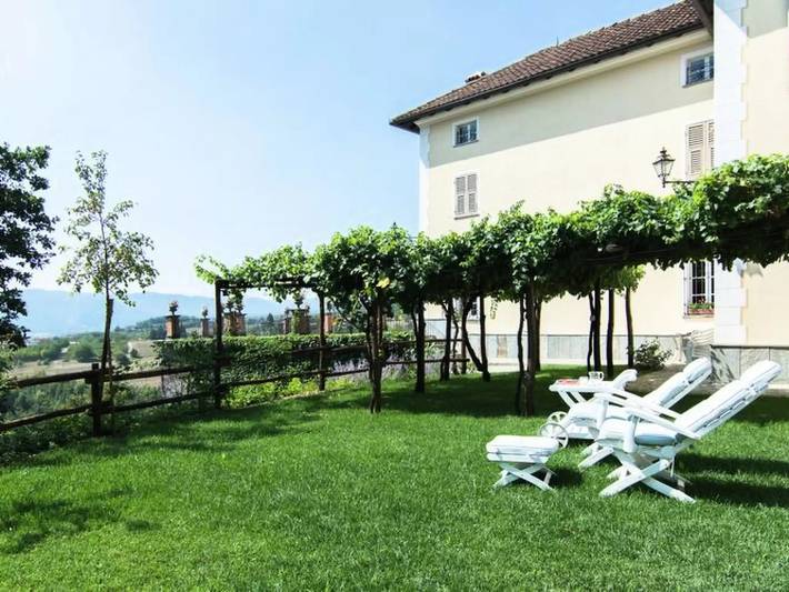 Appartamento per 4 persone, con piscina e balcone a Ovada