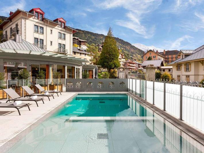 Hôtel pour 3 personnes, avec piscine et jacuzzi ainsi que sauna et terrasse, animaux acceptés