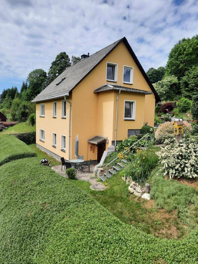 Ferienwohnung für 2 Personen, mit Terrasse und Garten sowie Sauna und Ausblick