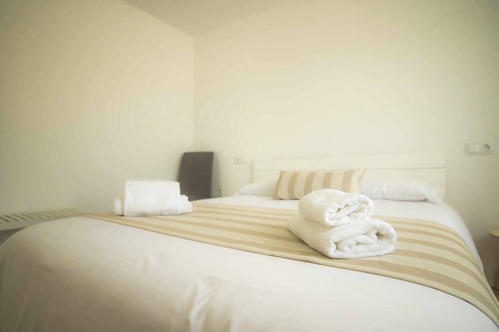 Entire apartment, Air. Apartment prices. Villa de Gredos. in Navarredonda de Gredos, Ávila Region