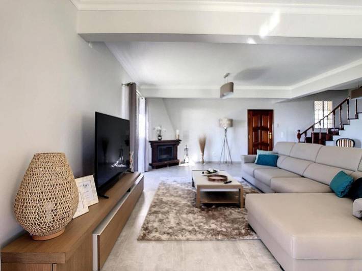 Location de vacances pour 8 personnes, avec jardin ainsi que vue sur l’océan et piscine dans Estreito da Calheta - 3