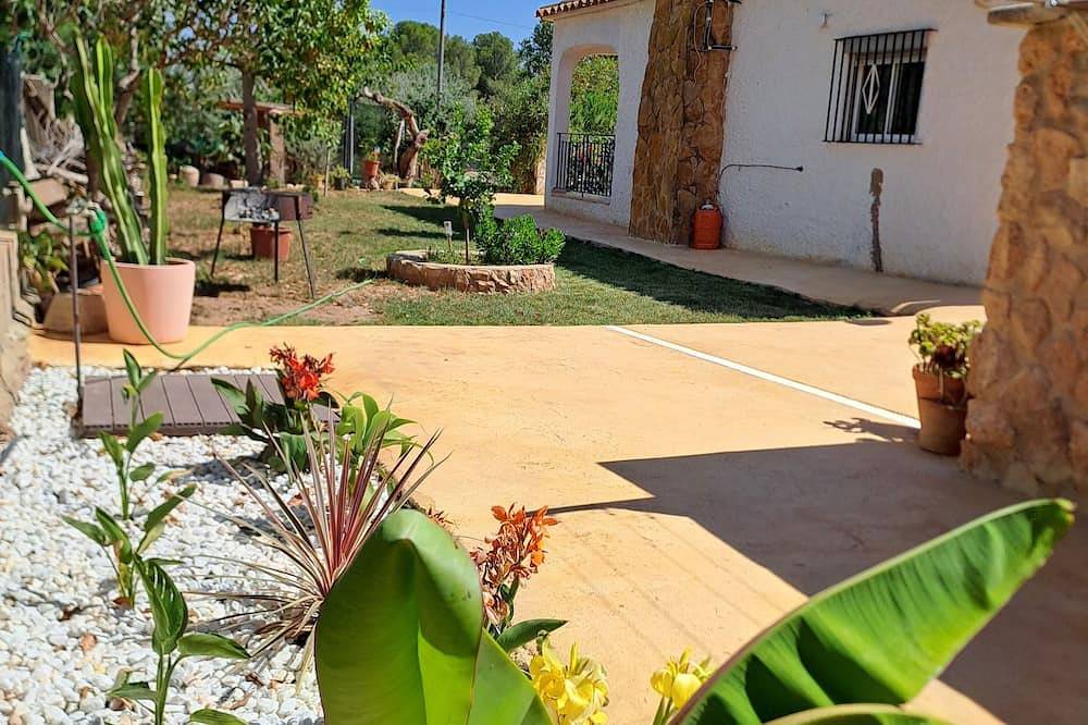 Detached villa with private swimming pool, quiet and family friendly area in Marines, Province de Valence