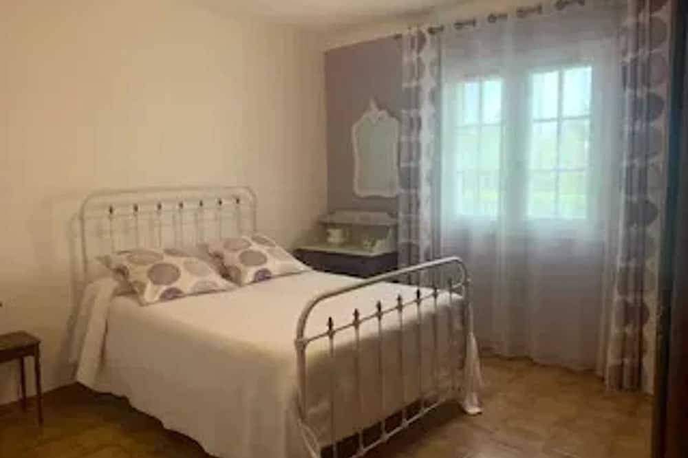 Homerez - Family Villa with Pool in Milhaud - 100 m² in Milhaud, Nimes region