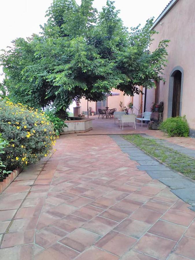 La corte di Bafè B&B "Slow Life" in Zafferana Etnea, Etna