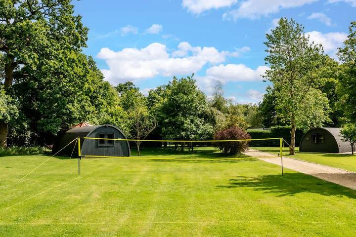 Rabbits Warren - Cotswolds Stay with Sauna and Hot Tub in Wiltshire