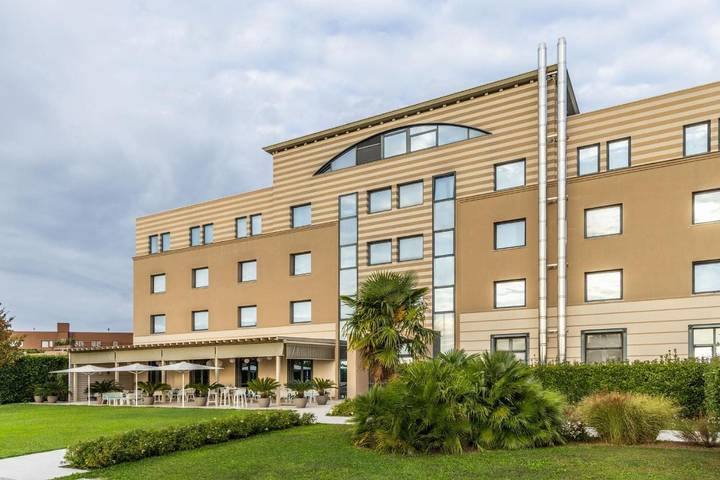 Hotel per 2 persone, con piscina e giardino - 1