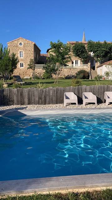 Cottage pour 2 personnes, avec jardin et piscine à Préaux