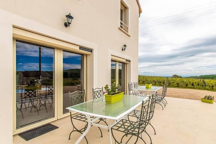Location de vacances pour 8 personnes, avec Terrasse et Jardin à Lugny