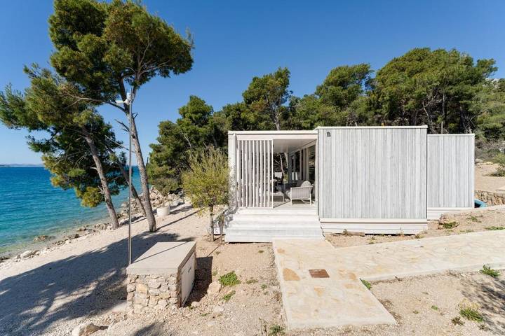 Villa pour 5 personnes, avec terrasse ainsi que vue et sauna, animaux acceptés à Drage (Pakoštane)