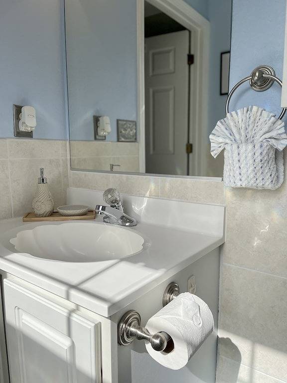 In the heart of Marathon just seconds to the open waters in Marathon, Monroe County