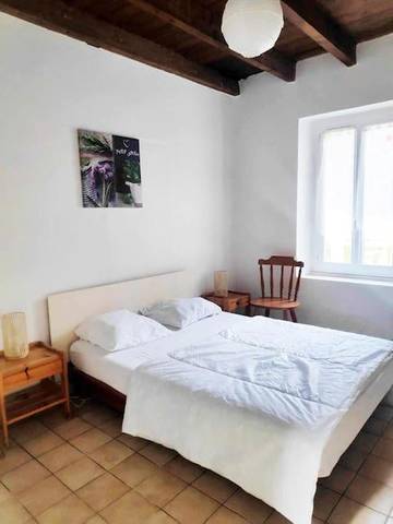 Location de vacances pour 6 personnes, avec terrasse ainsi que jardin et piscine, animaux acceptés à Castillonnès