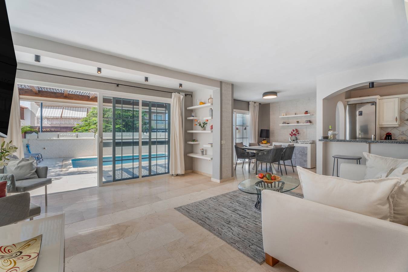 Ferienvilla 'La Caleta Seaside mit Pool' mit Meerblick, Wlan und Klimaanlage in La Caleta, Adeje