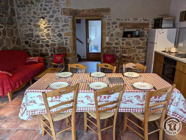 Gîte pour 6 personnes, avec terrasse à Montrottier - 3