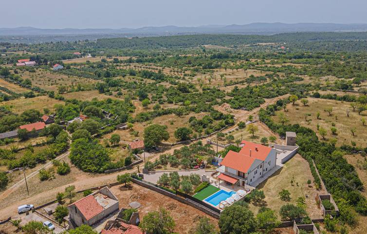 Ferienhaus für 8 Personen, mit Terrasse und Pool, mit Haustier - 1