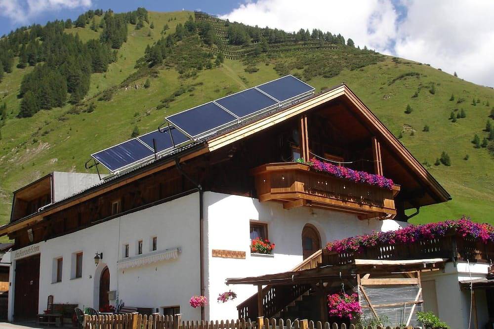 Ferienwohnung mit Schwedenofen und großer Terrasse in Schmirn, Innsbruck Land