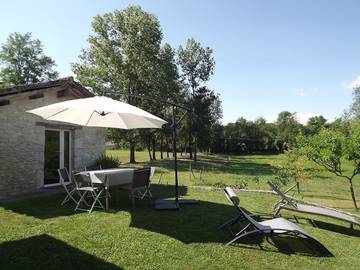 Gîte pour 4 personnes, avec jardin ainsi que piscine et terrasse dans le Lot-et-Garonne