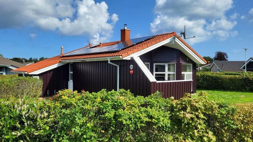 Ferienhaus für 4 Personen, mit Garten und Terrasse sowie Sauna in Lensterstrand