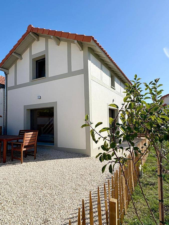 Location de vacances pour 4 personnes, avec terrasse dans Plage de La Birochère