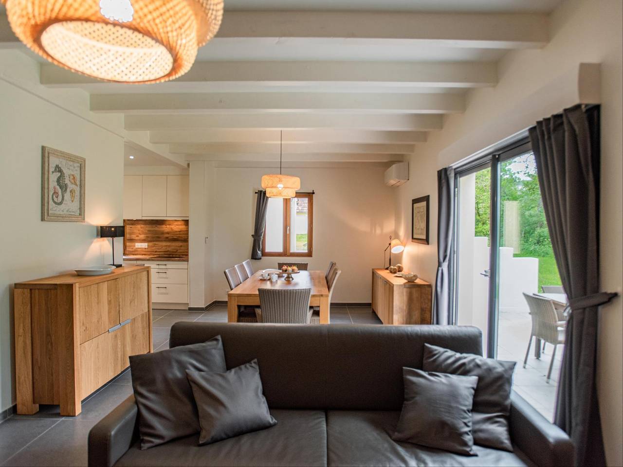 Maison dans un parc de vacances avec piscine in Lacapelle-Marival, Lot