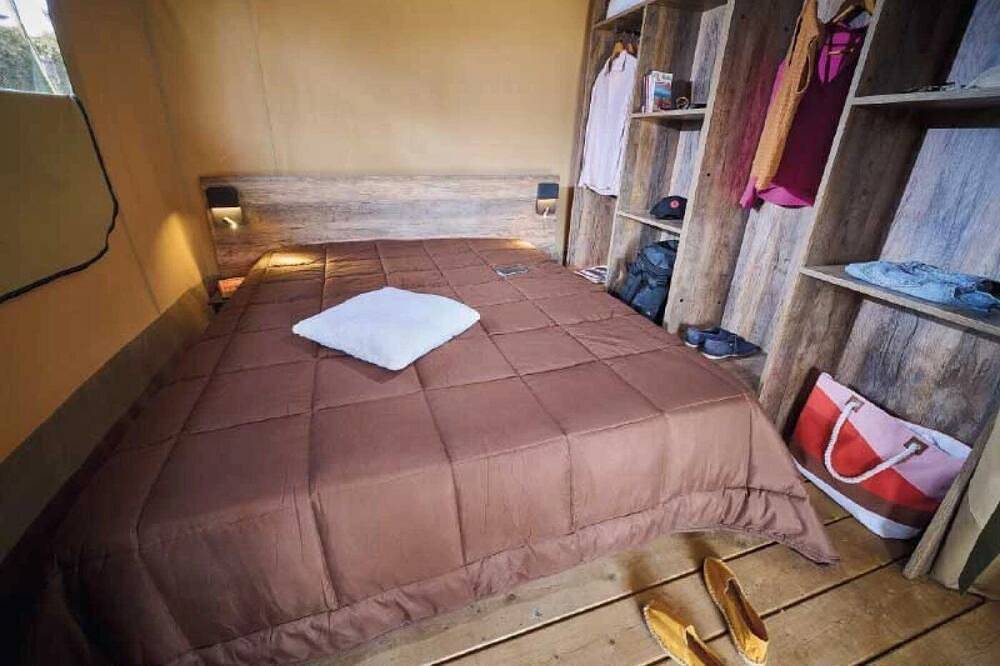 Zecamping 3* familial piscine chauffée animaux acceptés locatif 34m2 in Florac-Trois-Rivières, Cévennes