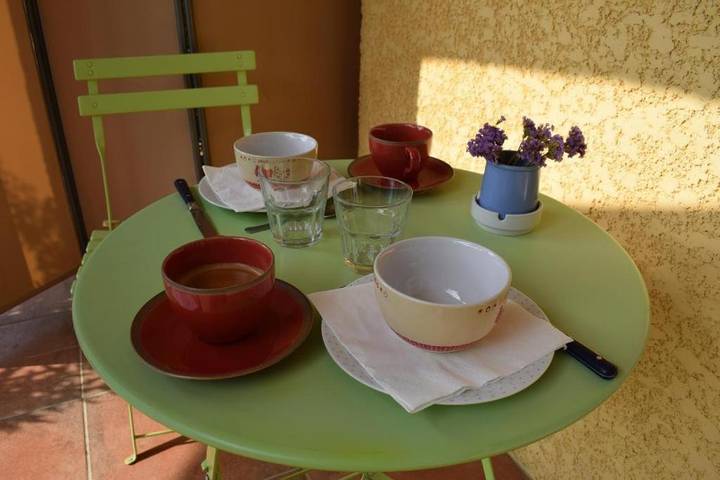 Location de vacances pour 3 personnes, avec jardin ainsi que vue et piscine à Canaules-et-Argentières - 2