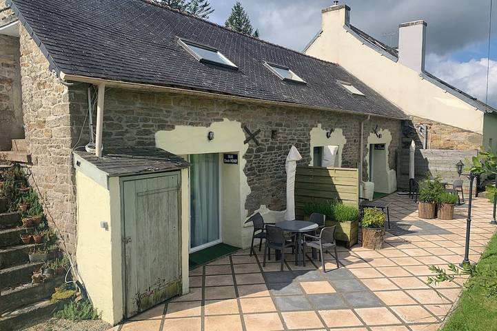 Location de vacances pour 4 personnes, avec piscine et sauna ainsi que bassin pour enfant et jardin à Trégourez - 3