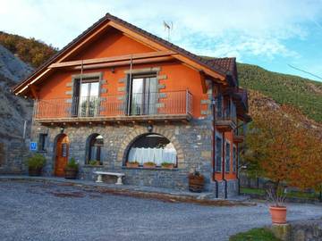 Gîte pour 6 personnes, avec jardin et vue à Sabiñánigo