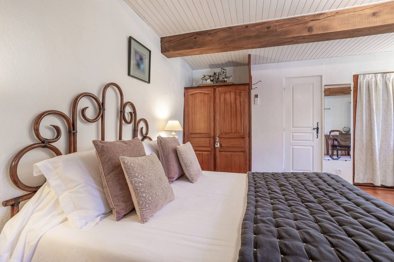 Casa de huéspedes 'Colombine Chambre Double Deluxe' con jardín compartido y aire acondicionado in Sainte-Colombe-de-la-Commanderie, Region de Perpignan