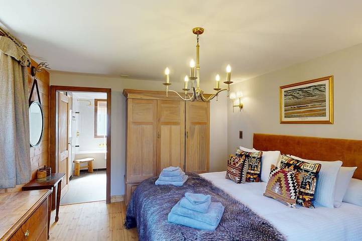 Charming Chalet - Walk to Piste & Villars Centre! Style & Comfort 5 Bed/4 Bath! in Villars-sur-Ollon, Ollon (Villars-sur-Ollon)