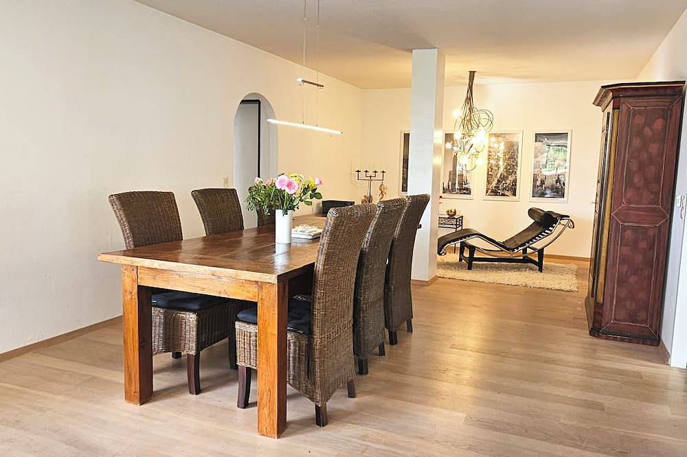 Ganze Wohnung, 166 m² ruhige, sonnige Wohlfühloase mit großer Terrasse und Blick ins Kinzigtal in Alpirsbach, Kinzigtal