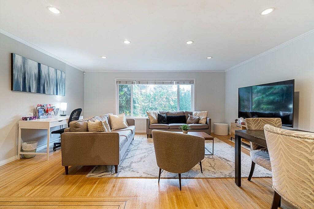 💥💎3 bedrooms 1.5 baths near Downtown W/ Ac 2 car parking. 1204 sq ft / 111 sq m in Vancouver, British-Columbia