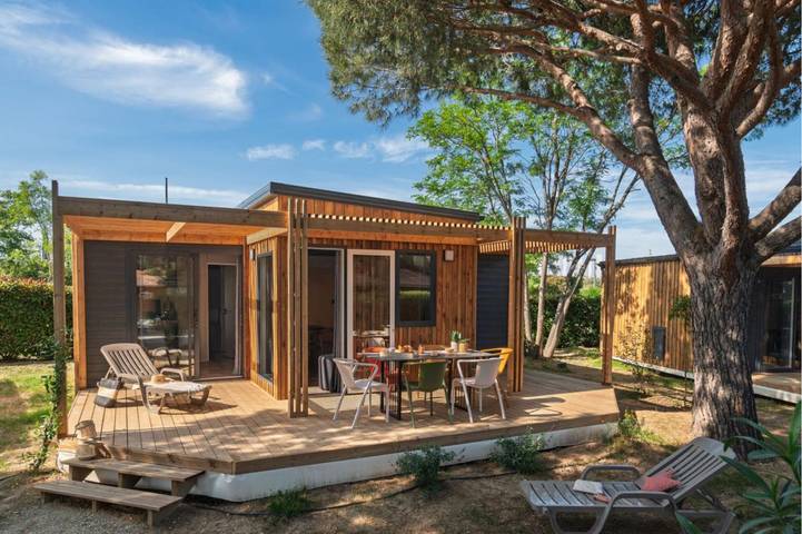 Camping pour 7 personnes, avec terrasse ainsi que jardin et piscine, adapté aux familles à Portiragnes - 2