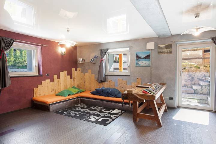 Ganze Wohnung, Ferienwohnung 'Maison De La Musique' mit Bergblick, Gemeinschaftsterrasse und Wlan in Cogne (bourg), Cogne