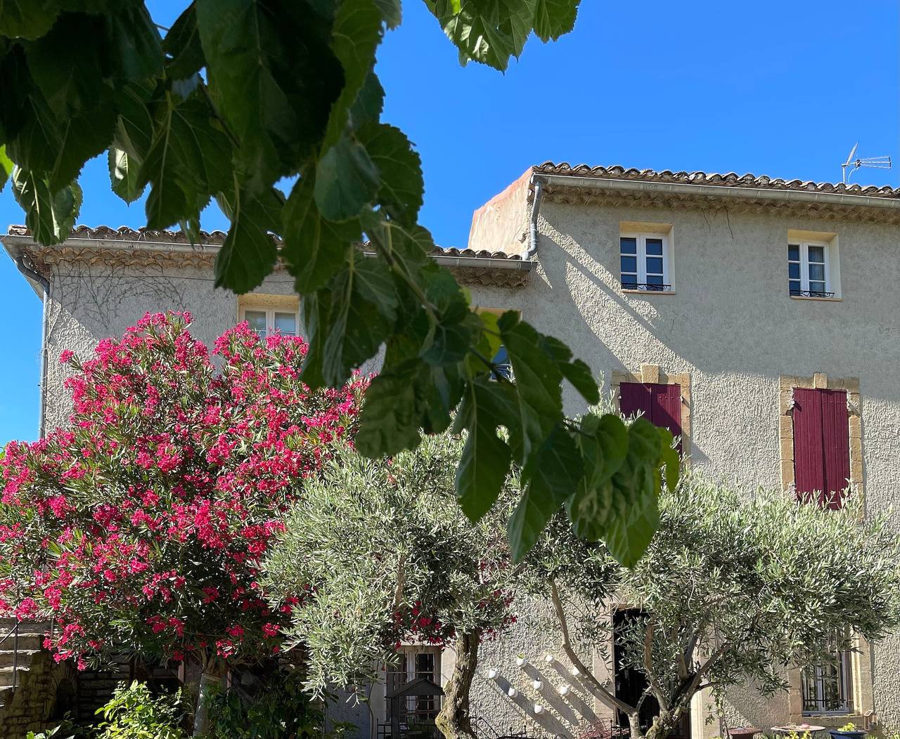 Casa rural entre viñedos Le Borie en el Mas des Armouriers in Violès, Vaucluse