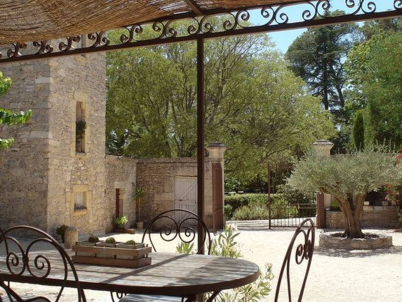 Domaine "Suite Margot" mit Infinity-Pool in Carnas, Mittelmeerküste (Frankreich)