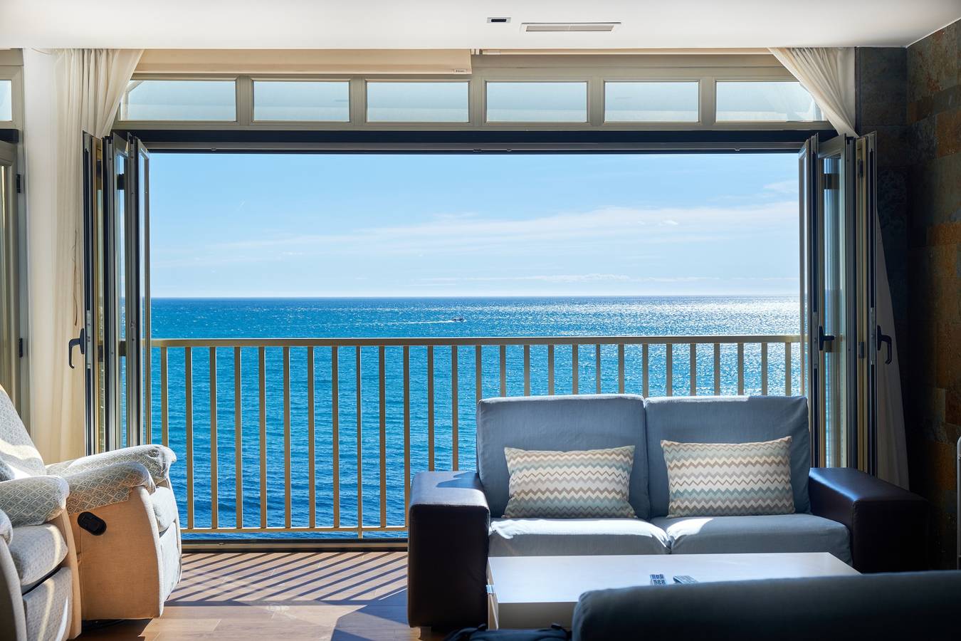 Holiday Home 'Ático De Lujo Frente Al Mar' with Sea View, Wi-Fi and Air Conditioning in Torrevieja Centre, Torrevieja