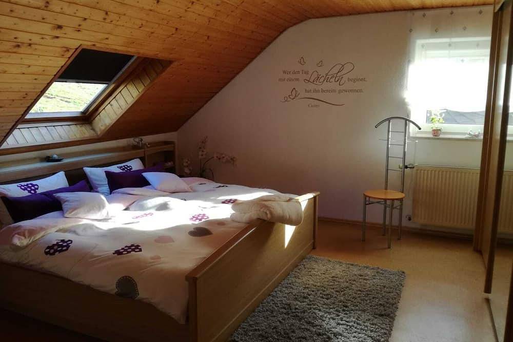 Ganze Wohnung, Verkehrsfreie ruhige Lage,Terrasse, Grillhütte, kl. Liegewiese, für Allergiker in Ramberg, Südliche Weinstraße