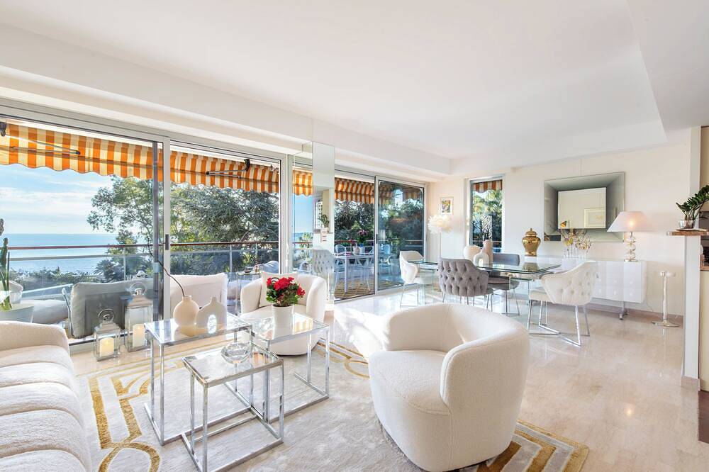Entire apartment, Côte d’Azur, Sea View, Tennis, Beach Access in Vallauris, Mediterranean Coast (France)