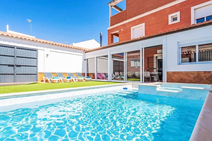 Ferienhaus für 16 Personen, mit Balkon und Pool - 1
