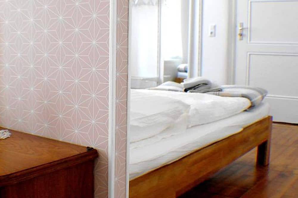 Ganze Wohnung, Familienfreundliche 2-Zimmer-Wohnung mit Wannenbad, Wohnzimmer und offener Küche in Tempelhof Berlin, Berlin