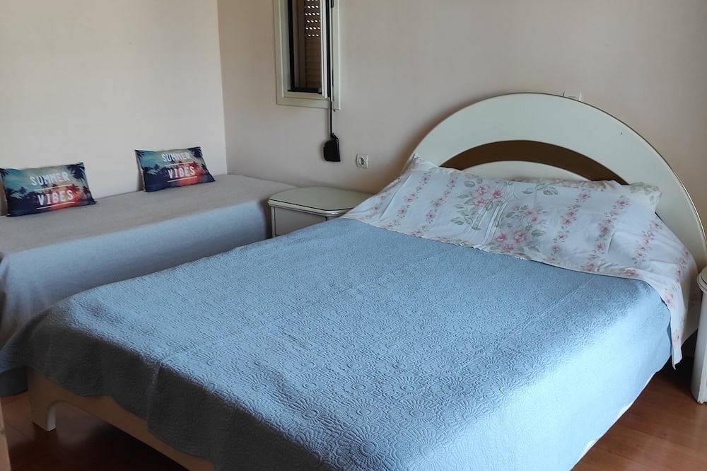 Spacious Room with a Private Bathroom - Stay with a Cretan Family! in Zuid-Kreta